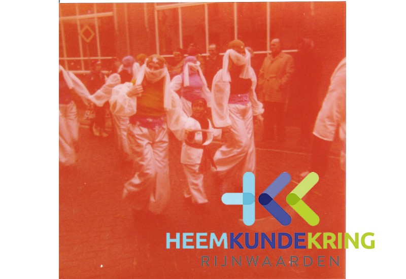 Carnaval 1978 Klaproosstraat 1ste prijs Alie Baba en de veertig rovers Coll. Lamers - Hendriks (2)